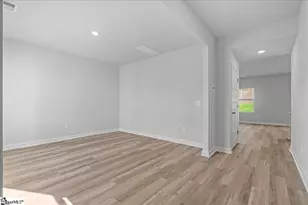 572 Cozy Blf Rd, Spartanburg, SC 29301 - Photo 3