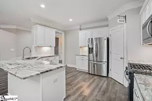 107 Queens Ct, Greenwood, SC 29649 - Photo 7