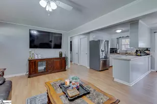 18 Sunrise Dr, Taylors, SC 29687 - Photo 9