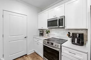 98 E McBee Ave, Greenville, SC 29601 - Photo 9