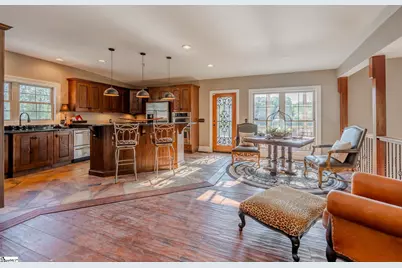 137 W Waters Edge Lane, West Union, SC 29696 - Photo 7