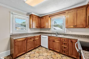 401 Gordon St, Greenville, SC 29611 - Photo 13