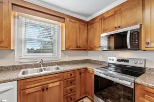 401 Gordon St, Greenville, SC 29611 - Photo 15