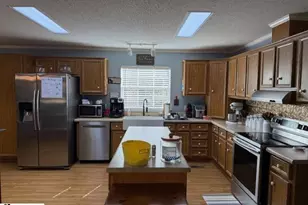 585 Mountain Creek Rd, Greenville, SC 29609 - Photo 13