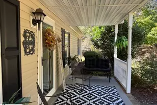 585 Mountain Creek Rd, Greenville, SC 29609 - Photo 3