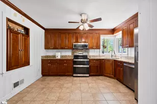 300 Woodvale Ave, Fountain Inn, SC 29644 - Photo 9