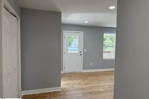 8 Bradley St, Greenville, SC 29611 - Photo 3