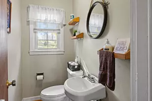 605 W Lee Rd, Taylors, SC 29687 - Photo 23