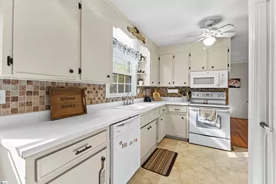 605 W Lee Road, Taylors, SC 29687 - Photo 5