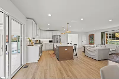 824 Cumberland Drive, Greer, SC 29651 - Photo 9