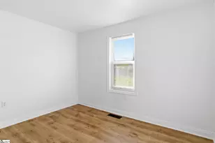 44 Clark St, Laurens, SC 29360 - Photo 17