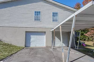 1901 Old Mountain Creek Rd, Greenville, SC 29609 - Photo 21