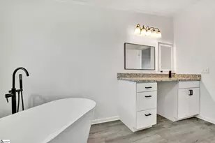 300 Crooked Creek Dr, Campobello, SC 29322 - Photo 17