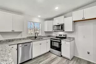 300 Crooked Creek Dr, Campobello, SC 29322 - Photo 9