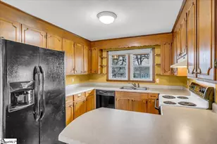 803 E Brookwood Dr, Landrum, SC 29356 - Photo 9