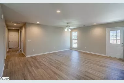 304 Lakeview Drive, Laurens, SC 29360 - Photo 7