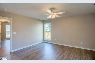 304 Lakeview Drive, Laurens, SC 29360 - Photo 9