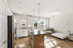 324 Hollenbeck Pl, Greenville, SC 29607 - Photo 5