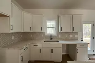 343 E Pyrenees Dr, Wellford, SC 29385 - Photo 9