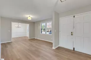 106 Lynn Dr, Taylors, SC 29687 - Photo 3