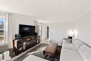 215 Hickory Ln, Mauldin, SC 29662 - Photo 5