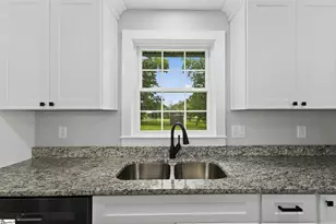 203 Montgomery St, Laurens, SC 29360 - Photo 17