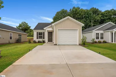 131 Cloverfield Lane, Spartanburg, SC 29303 - Photo 1