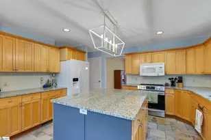 610 Pointe Wildwood Dr, Seneca, SC 29678 - Photo 9