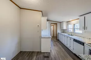 514 Dewaynes Dr, Wellford, SC 29385 - Photo 9