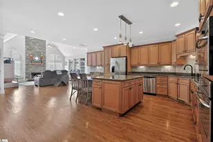 214 Benjamine Perry Ct, Simpsonville, SC 29681 - Photo 3