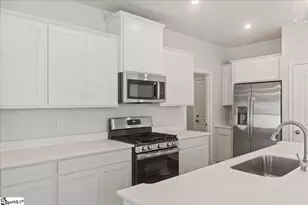 1821 Berkshire Ln, Spartanburg, SC 29303 - Photo 7