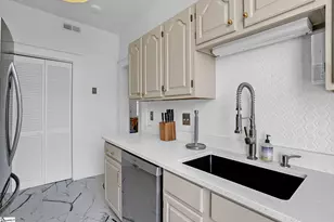 400 E Washington St, Greenville, SC 29601 - Photo 17