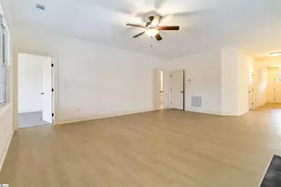 19 Cloverfield Dr, Simpsonville, SC 29680 - Photo 11