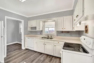 711 Springhill Avenue, Spartanburg, SC 29303 - Photo 7
