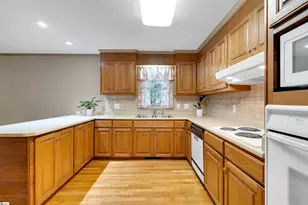 500 Stewart Dr, Easley, SC 29640 - Photo 9