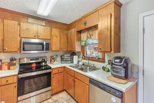 104 Brady Cir, Starr, SC 29684 - Photo 9