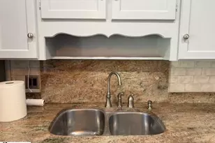 15 Fairlawn Cir, Greenville, SC 29617 - Photo 3