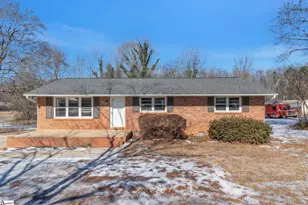 136 Crestview Dr, Cowpens, SC 29330 - Photo 1