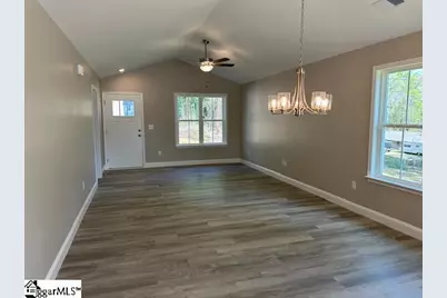 210 E Greenwood Street, Landrum, SC 29356 - Photo 5