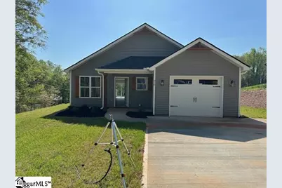 210 E Greenwood Street, Landrum, SC 29356 - Photo 1