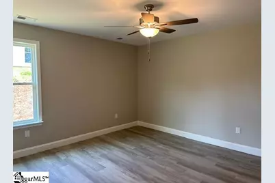 210 E Greenwood Street, Landrum, SC 29356 - Photo 15