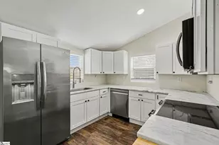 25 E 5th St, Greenville, SC 29611 - Photo 3