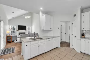 417 Roberts Rd, Taylors, SC 29687 - Photo 5