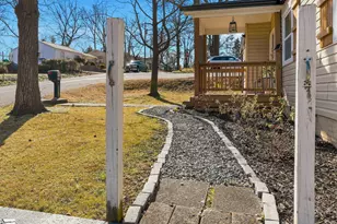 33 Essex Ct, Greenville, SC 29609 - Photo 7