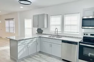 208B Collins Ave, Spartanburg, SC 29306 - Photo 9