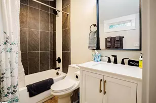 37 Ross St, Greenville, SC 29611 - Photo 5