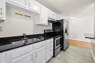 907 Hampton Ave, Greenville, SC 29601 - Photo 11