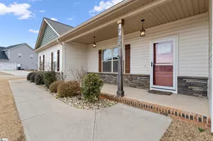 702 Cheyanne Ct, Greer, SC 29651 - Photo 3