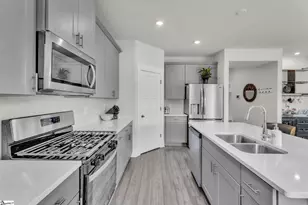 328 Roderick Ln, Greenville, SC 29605 - Photo 9