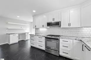 219 Fairview Dr, Greenville, SC 29609 - Photo 15